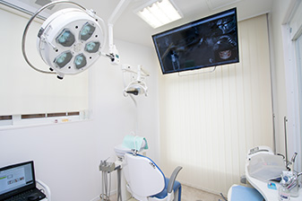 オペ室と手術専用無影灯を完備